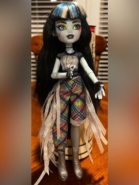 Monster High 2021 Monster Fest Festival Frankie Stein Fashion Doll